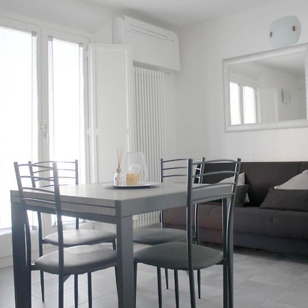 Apartamento Sky Loft Airport - Modern Apt 1St Floor Bolonia Exterior foto