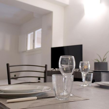 Apartamento Sky Loft Airport - Modern Apt 1St Floor Bolonia Exterior foto