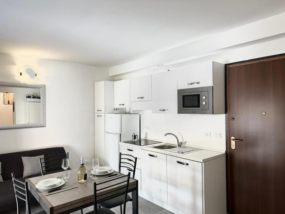 Apartamento Sky Loft Airport - Modern Apt 1St Floor Bolonia Exterior foto